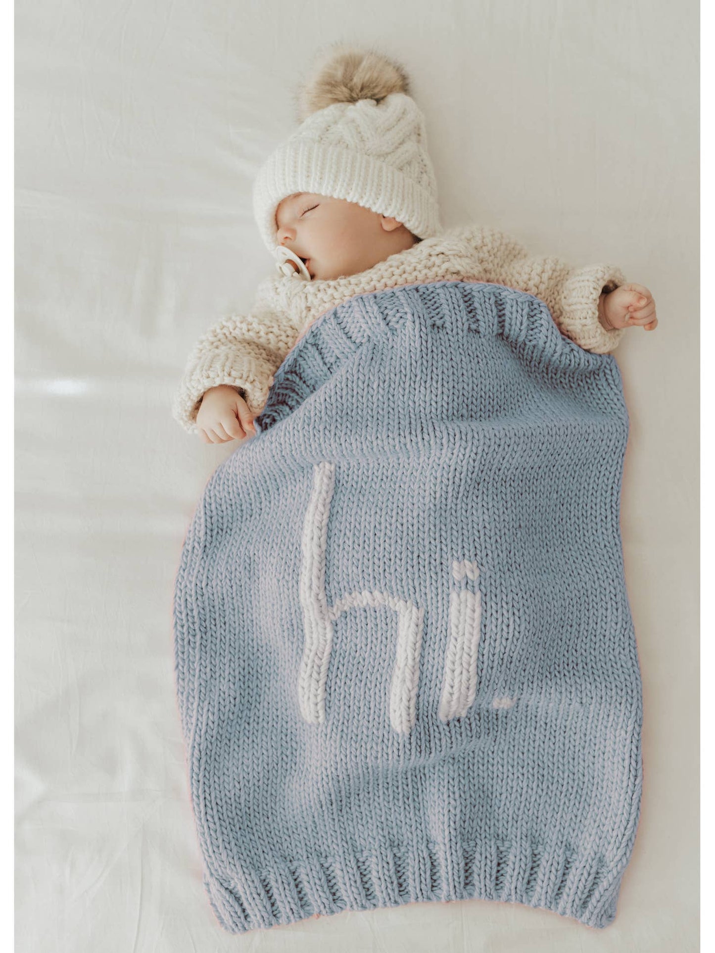 "hi" Hand Knit Blanket Surf Blue