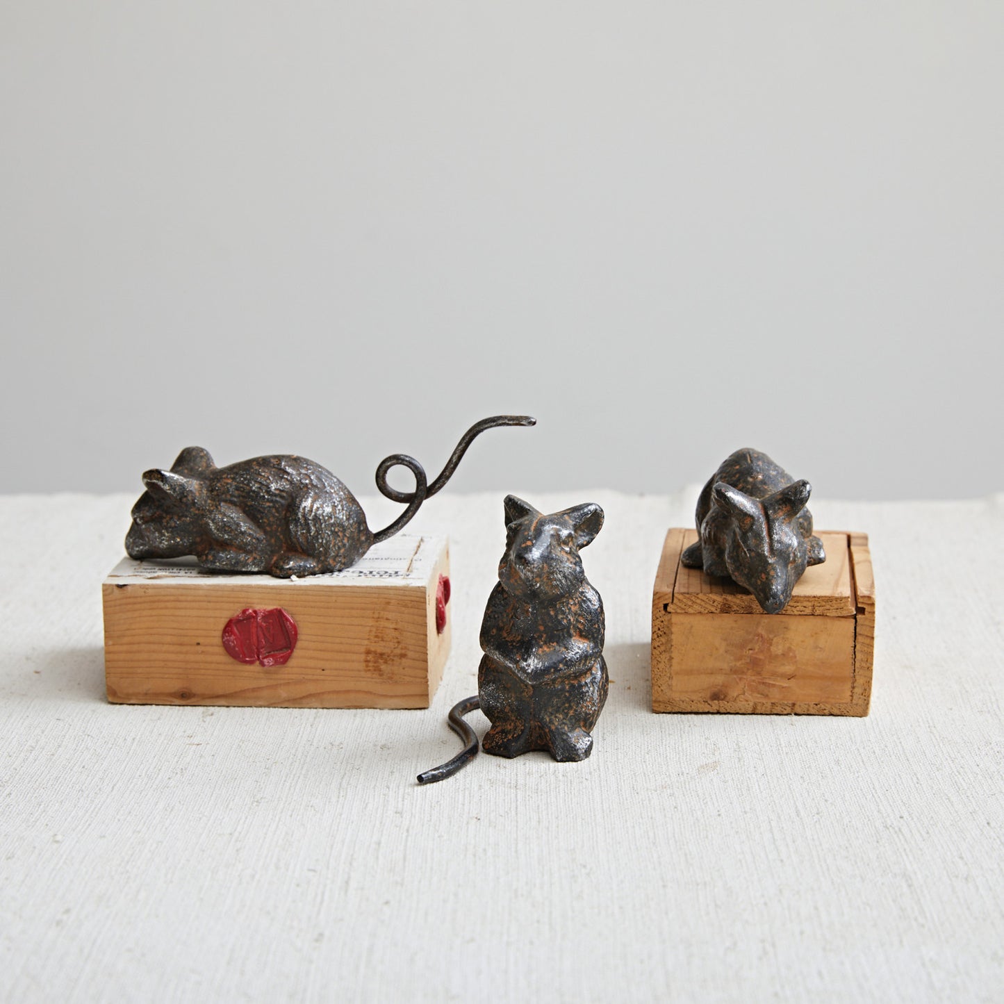 Metal Mouse, Distressed Rust Finish